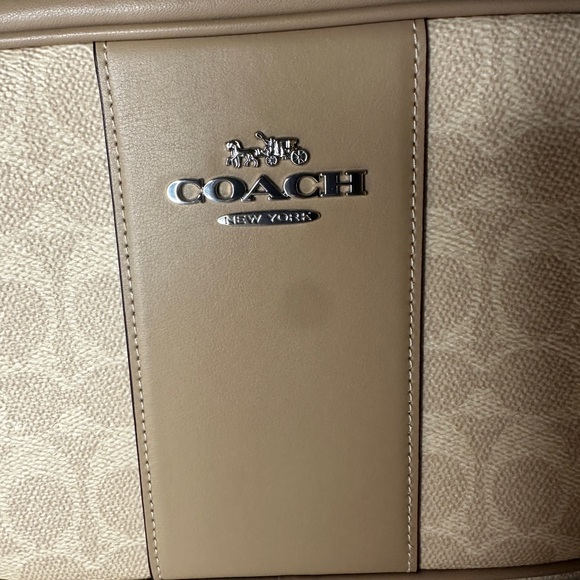 Coach Beige and Cream Shoulder Bag - Picture 2 of 5